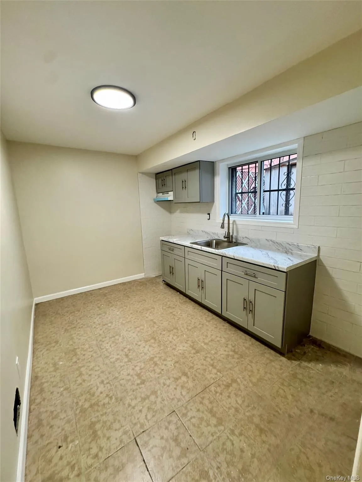 668 Van Siclen Avenue, New York, NY, 2 Bedrooms Bedrooms, 4 Rooms Rooms,1 BathroomBathrooms,Residential Lease,For Rent,Van Siclen,0,975917 668 Van Siclen Avenue, New York, NY, 2 Bedrooms Bedrooms, 4 Rooms Rooms,1 BathroomBathrooms,Residential Lease,For Rent,Van Siclen,0,975917