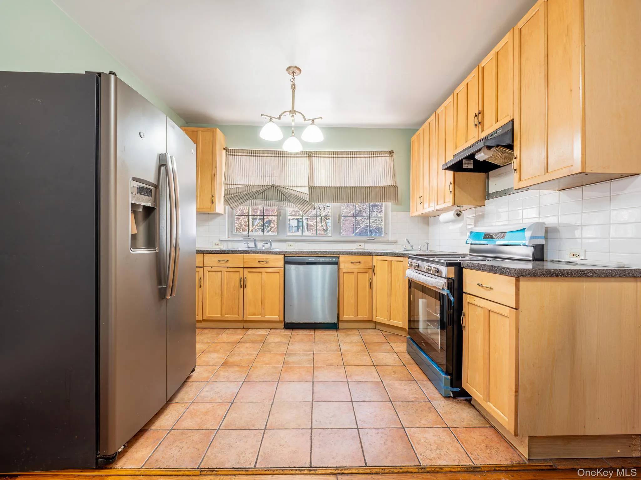 98-25 67th Avenue, New York, NY, 4 Bedrooms Bedrooms, 6 Rooms Rooms,2 BathroomsBathrooms,Residential Sale,For Rent,67th,0,975919 98-25 67th Avenue, New York, NY, 4 Bedrooms Bedrooms, 6 Rooms Rooms,2 BathroomsBathrooms,Residential Sale,For Rent,67th,0,975919