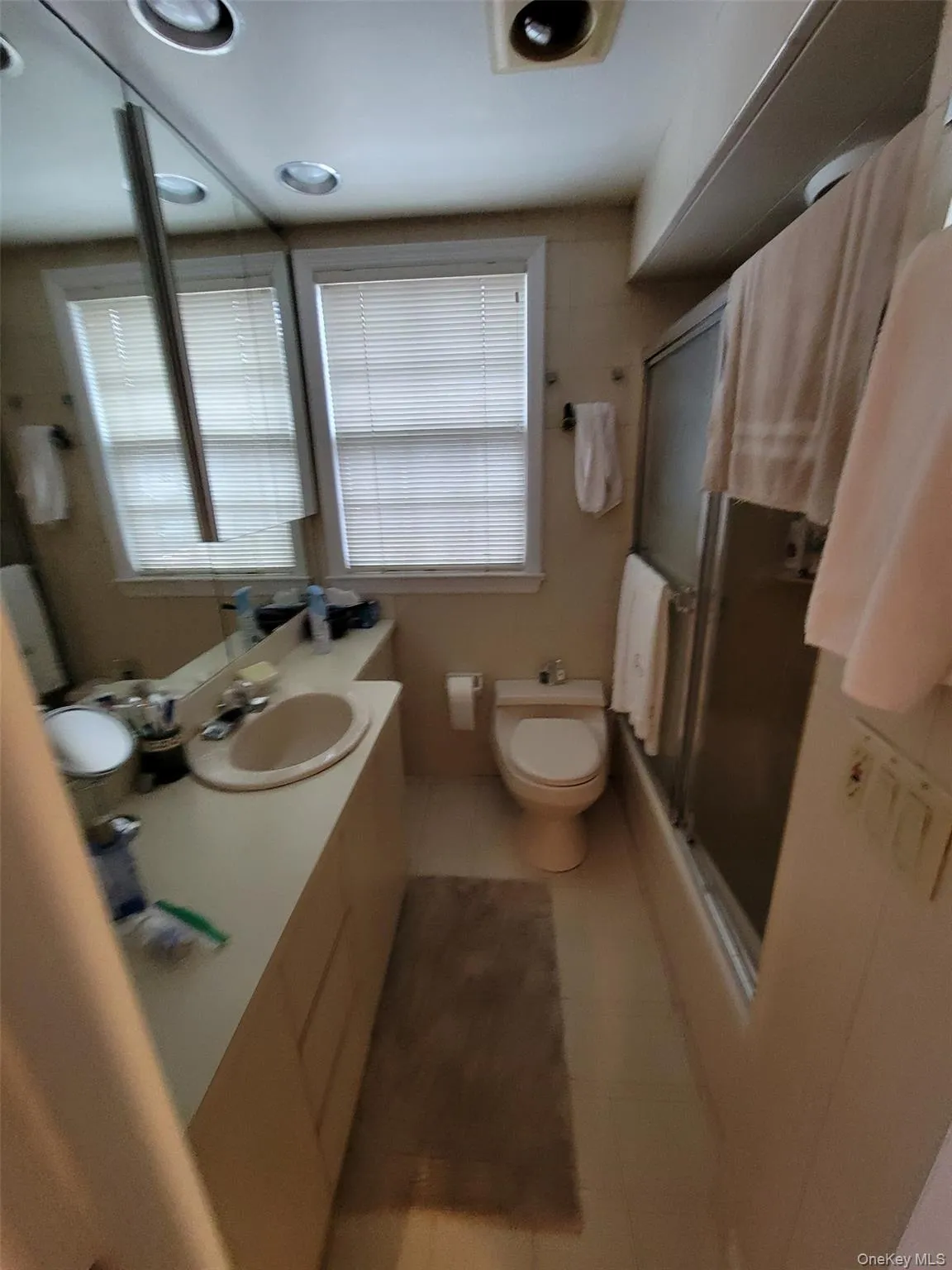 29 Argyle Road, North Hempstead, NY, 3 Bedrooms Bedrooms, 7 Rooms Rooms,1 BathroomBathrooms,Residential,For Rent,Argyle,0,975929 29 Argyle Road, North Hempstead, NY, 3 Bedrooms Bedrooms, 7 Rooms Rooms,1 BathroomBathrooms,Residential,For Rent,Argyle,0,975929