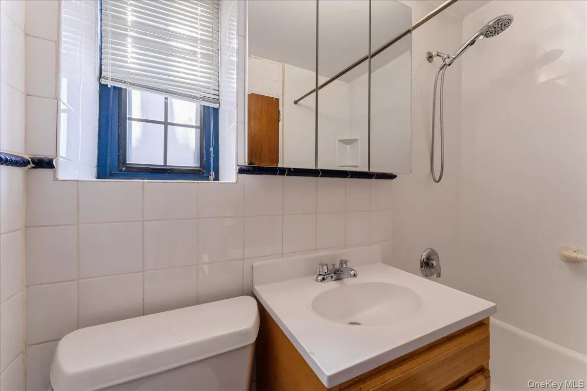 7811 Main Street, New York, NY, 1 Bedroom Bedrooms, 3 Rooms Rooms,1 BathroomBathrooms,Residential,For Rent,Main,0,975956 7811 Main Street, New York, NY, 1 Bedroom Bedrooms, 3 Rooms Rooms,1 BathroomBathrooms,Residential,For Rent,Main,0,975956
