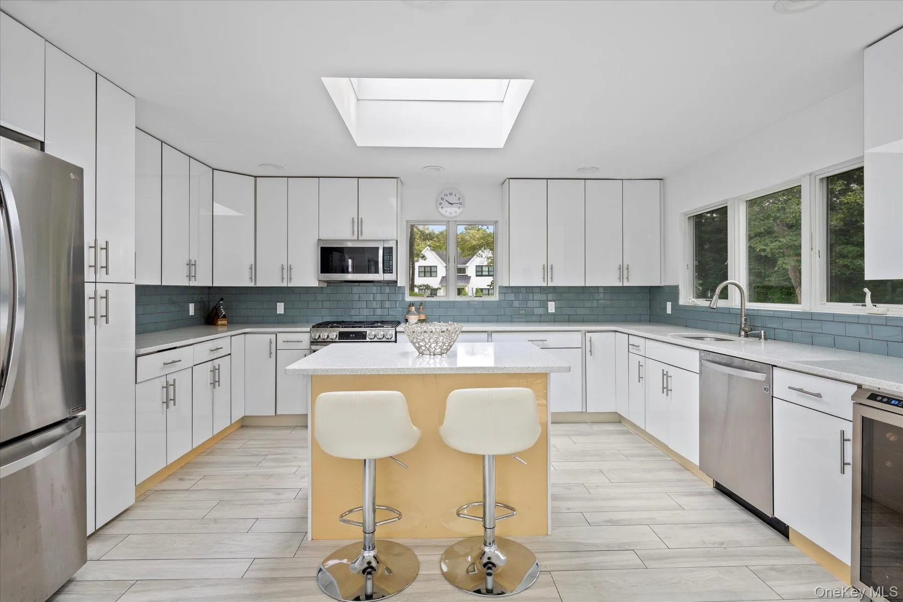 5 Lakewood Lane, Southampton, NY, 4 Bedrooms Bedrooms, 8 Rooms Rooms,3 BathroomsBathrooms,Residential Lease,For Rent,Lakewood,0,975963 5 Lakewood Lane, Southampton, NY, 4 Bedrooms Bedrooms, 8 Rooms Rooms,3 BathroomsBathrooms,Residential Lease,For Rent,Lakewood,0,975963