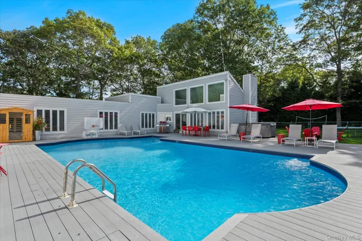 5 Lakewood Lane, Southampton, New York 11959