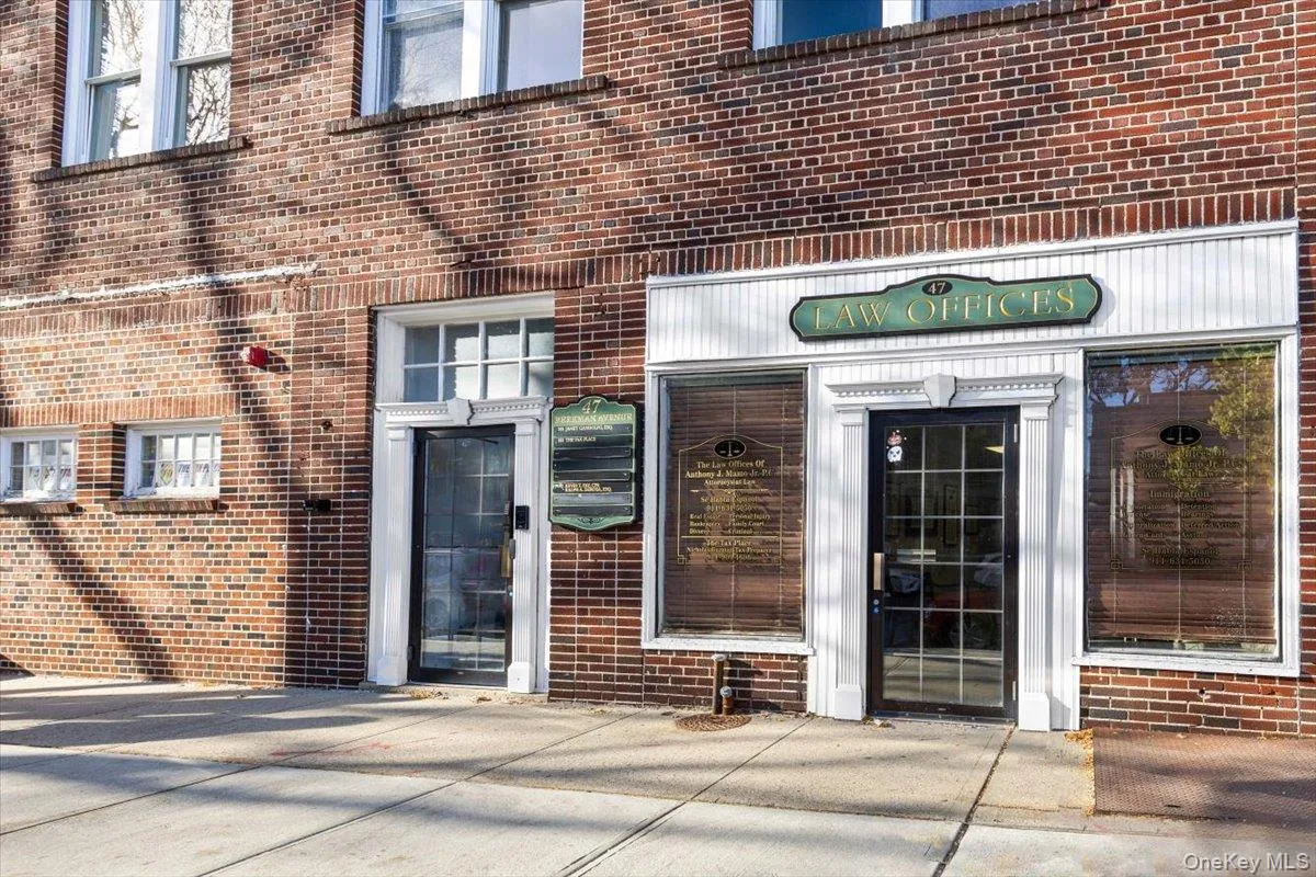 Prime Rivertown location near waterfront, trails, shops, and dining. Prime Rivertown location near waterfront, trails, shops, and dining.