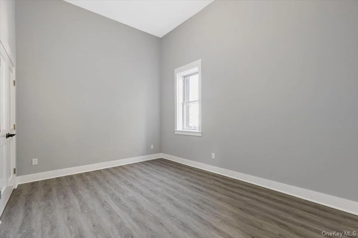 Comfortable bedroom with high ceilings and natural light. Comfortable bedroom with high ceilings and natural light.