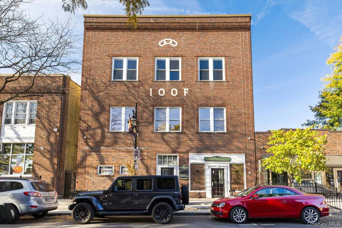 Classic pre-war brick boutique building in the heart of historic Sleepy Hollow. Classic pre-war brick boutique building in the heart of historic Sleepy Hollow.