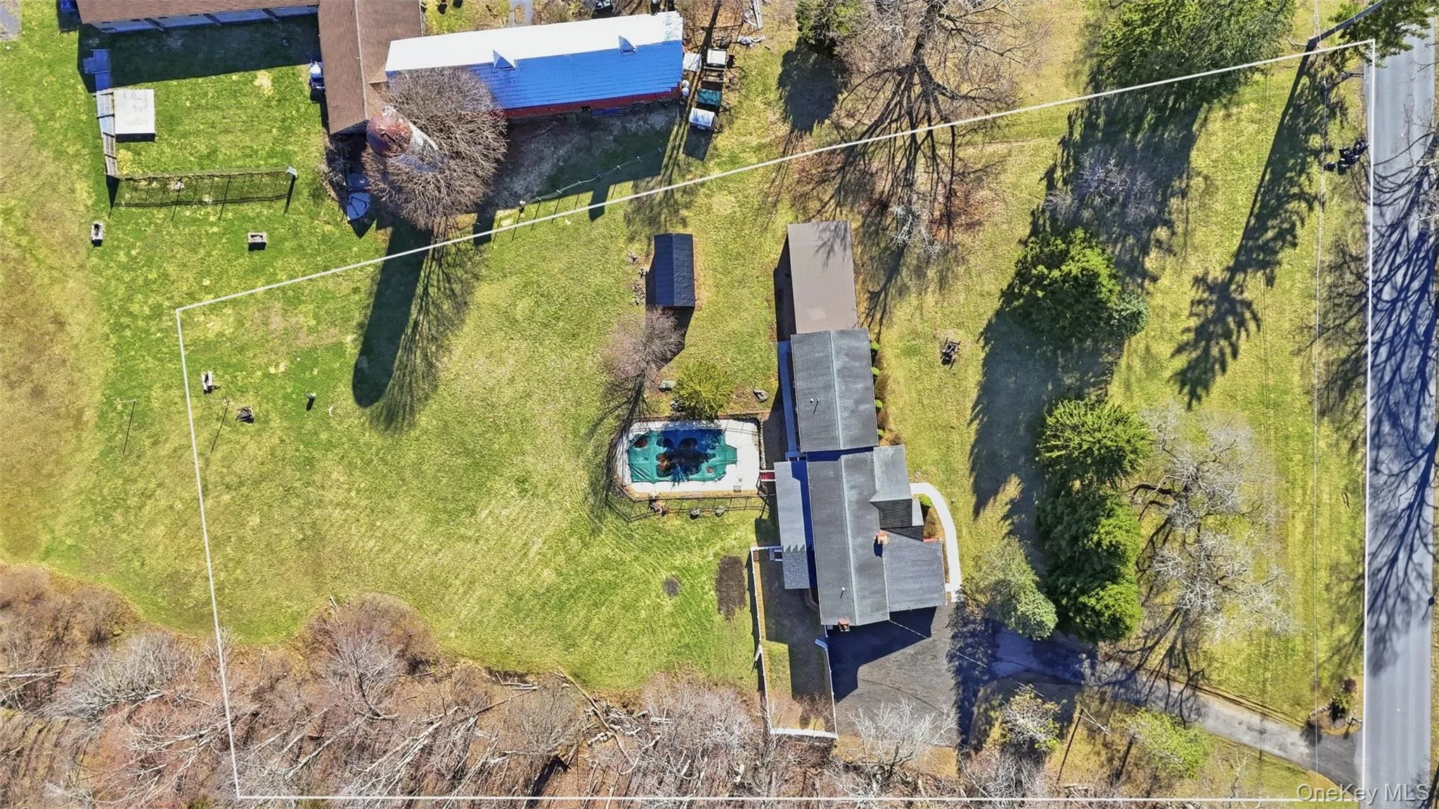 Approximate property lines Approximate property lines