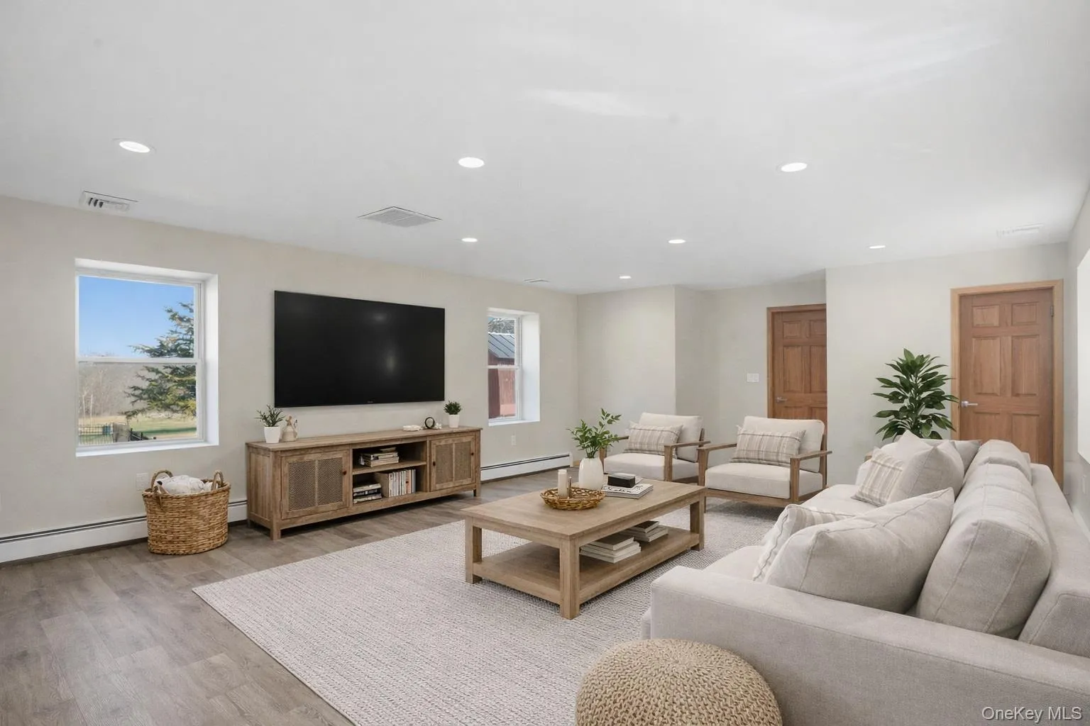 Expansive living room - virtually staged Expansive living room - virtually staged