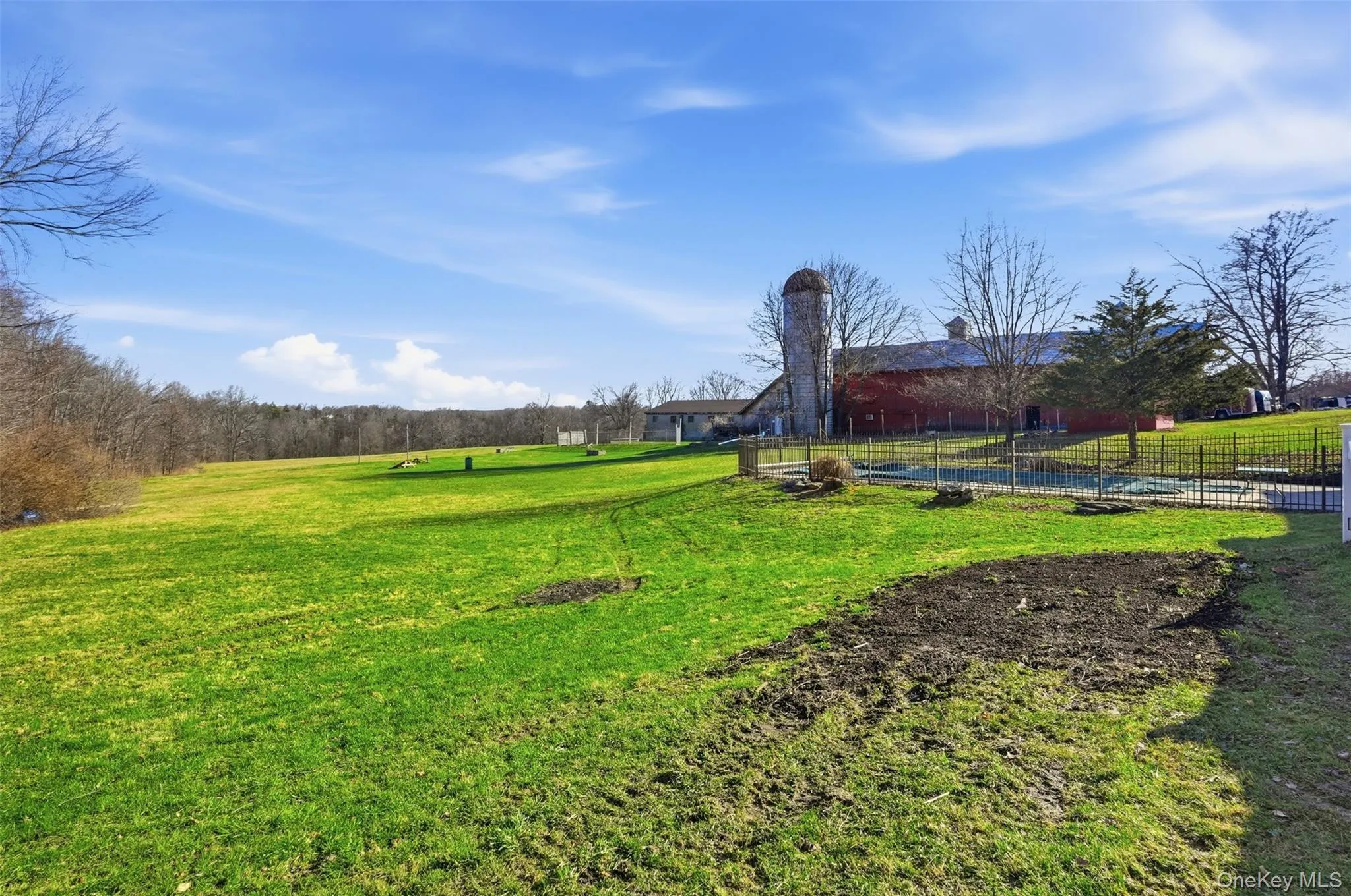 Spacious 2 acres! Spacious 2 acres!