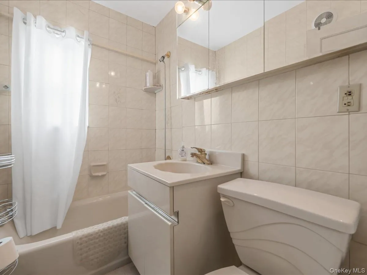 63-01 138TH Street, New York, NY, 4 Bedrooms Bedrooms, 9 Rooms Rooms,2 BathroomsBathrooms,Residential,For Rent,138TH,0,976002 63-01 138TH Street, New York, NY, 4 Bedrooms Bedrooms, 9 Rooms Rooms,2 BathroomsBathrooms,Residential,For Rent,138TH,0,976002