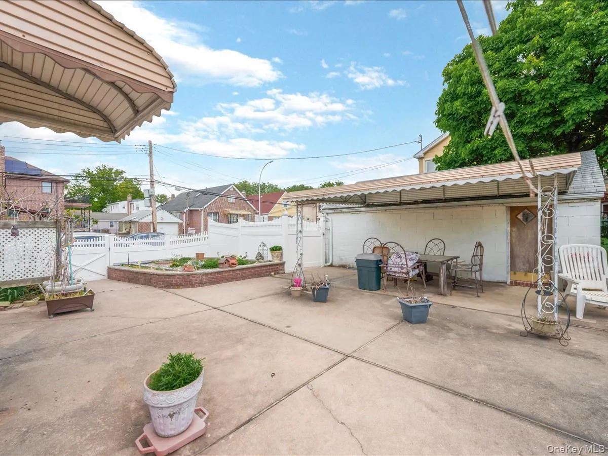 63-01 138TH Street, New York, NY, 4 Bedrooms Bedrooms, 9 Rooms Rooms,2 BathroomsBathrooms,Residential,For Rent,138TH,0,976002 63-01 138TH Street, New York, NY, 4 Bedrooms Bedrooms, 9 Rooms Rooms,2 BathroomsBathrooms,Residential,For Rent,138TH,0,976002