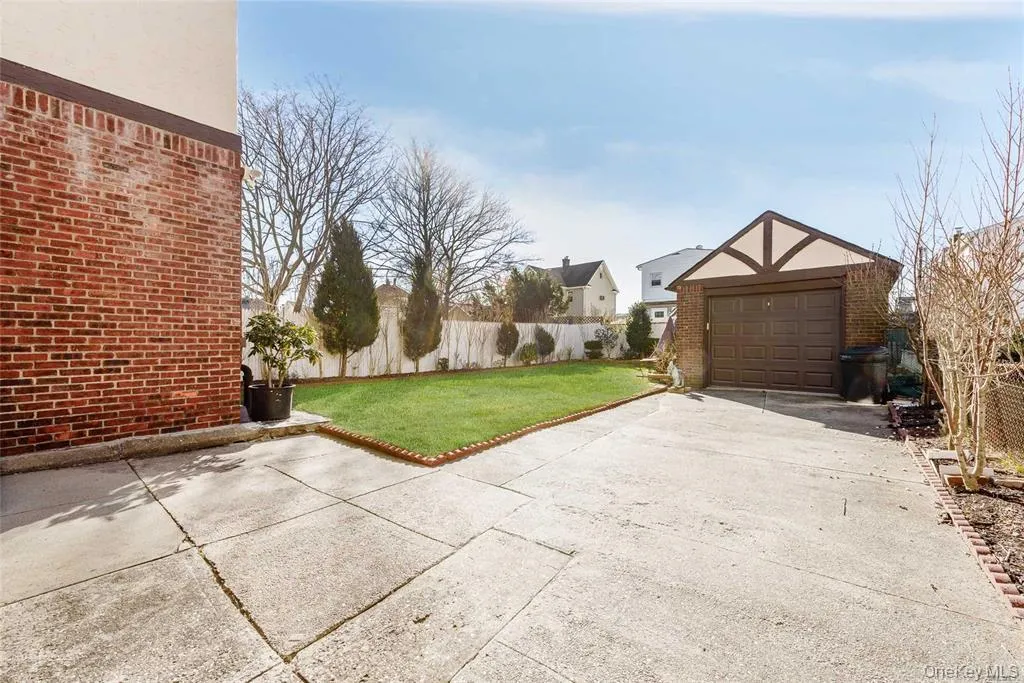 71 Davis Street, Hempstead, NY, 3 Bedrooms Bedrooms, 8 Rooms Rooms,1 BathroomBathrooms,Residential Lease,For Rent,Davis,0,976005 71 Davis Street, Hempstead, NY, 3 Bedrooms Bedrooms, 8 Rooms Rooms,1 BathroomBathrooms,Residential Lease,For Rent,Davis,0,976005