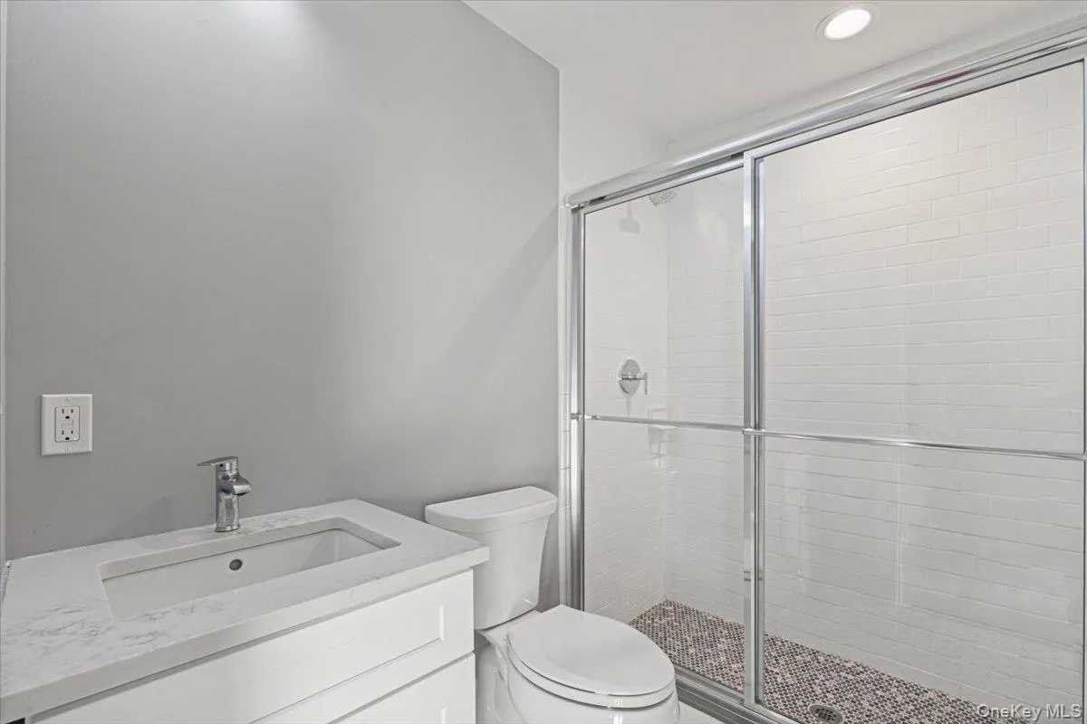 Updated full bathroom with clean, modern finishes. Updated full bathroom with clean, modern finishes.