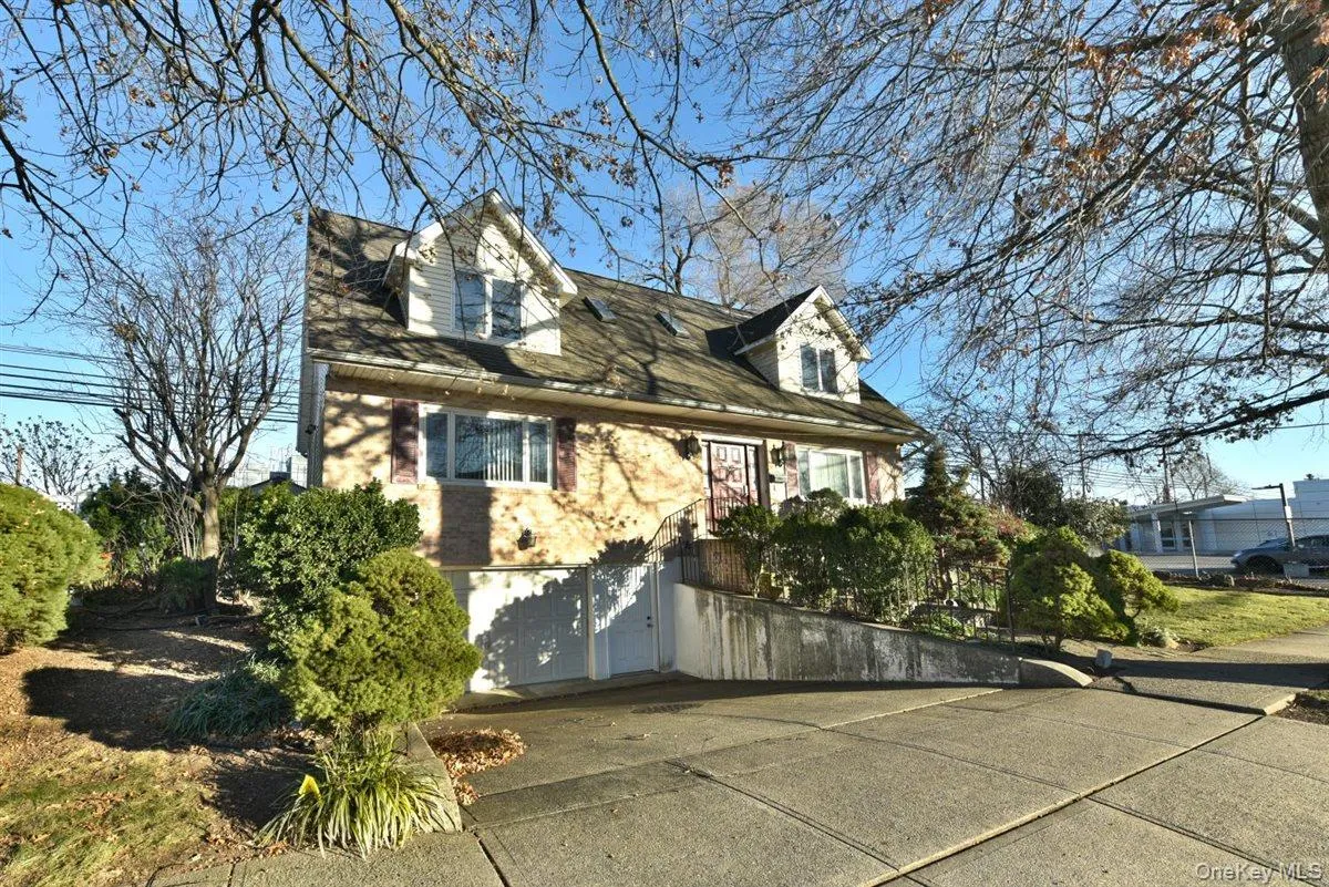 300 Pennsylvania Avenue, North Hempstead, NY, 4 Bedrooms Bedrooms, 6 Rooms Rooms,3 BathroomsBathrooms,Residential,For Rent,Pennsylvania,0,976008 300 Pennsylvania Avenue, North Hempstead, NY, 4 Bedrooms Bedrooms, 6 Rooms Rooms,3 BathroomsBathrooms,Residential,For Rent,Pennsylvania,0,976008