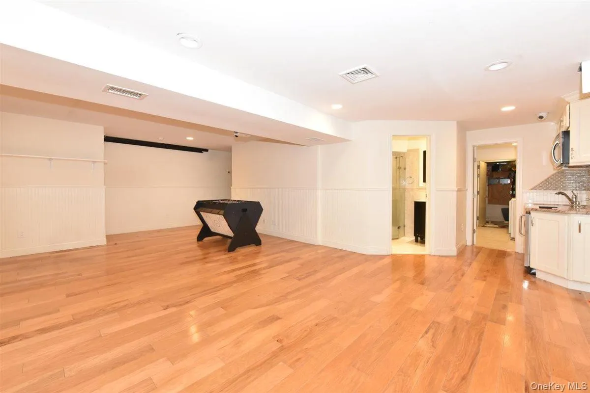 300 Pennsylvania Avenue, North Hempstead, NY, 4 Bedrooms Bedrooms, 6 Rooms Rooms,3 BathroomsBathrooms,Residential,For Rent,Pennsylvania,0,976008 300 Pennsylvania Avenue, North Hempstead, NY, 4 Bedrooms Bedrooms, 6 Rooms Rooms,3 BathroomsBathrooms,Residential,For Rent,Pennsylvania,0,976008