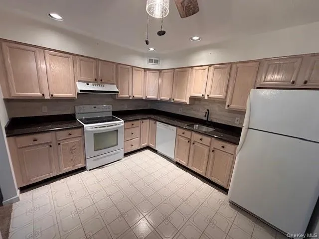 35 Deer Crossing Drive, Fishkill, NY, 1 Bedroom Bedrooms, 5 Rooms Rooms,1 BathroomBathrooms,Residential Lease,For Rent,Deer Crossing,0,976032 35 Deer Crossing Drive, Fishkill, NY, 1 Bedroom Bedrooms, 5 Rooms Rooms,1 BathroomBathrooms,Residential Lease,For Rent,Deer Crossing,0,976032