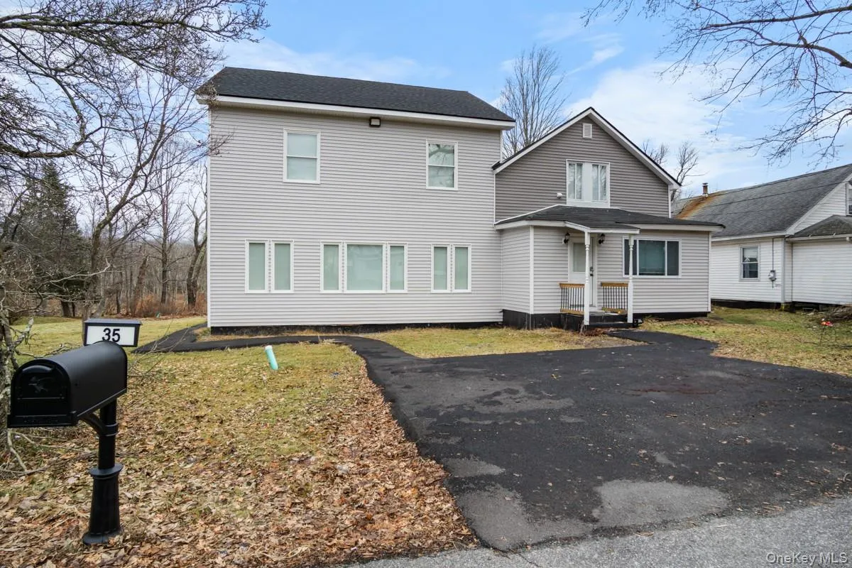 35 Woodcliff Avenue, Thompson, NY, 5 Bedrooms Bedrooms, 9 Rooms Rooms,2 BathroomsBathrooms,Residential,For Rent,Woodcliff,0,976063 35 Woodcliff Avenue, Thompson, NY, 5 Bedrooms Bedrooms, 9 Rooms Rooms,2 BathroomsBathrooms,Residential,For Rent,Woodcliff,0,976063