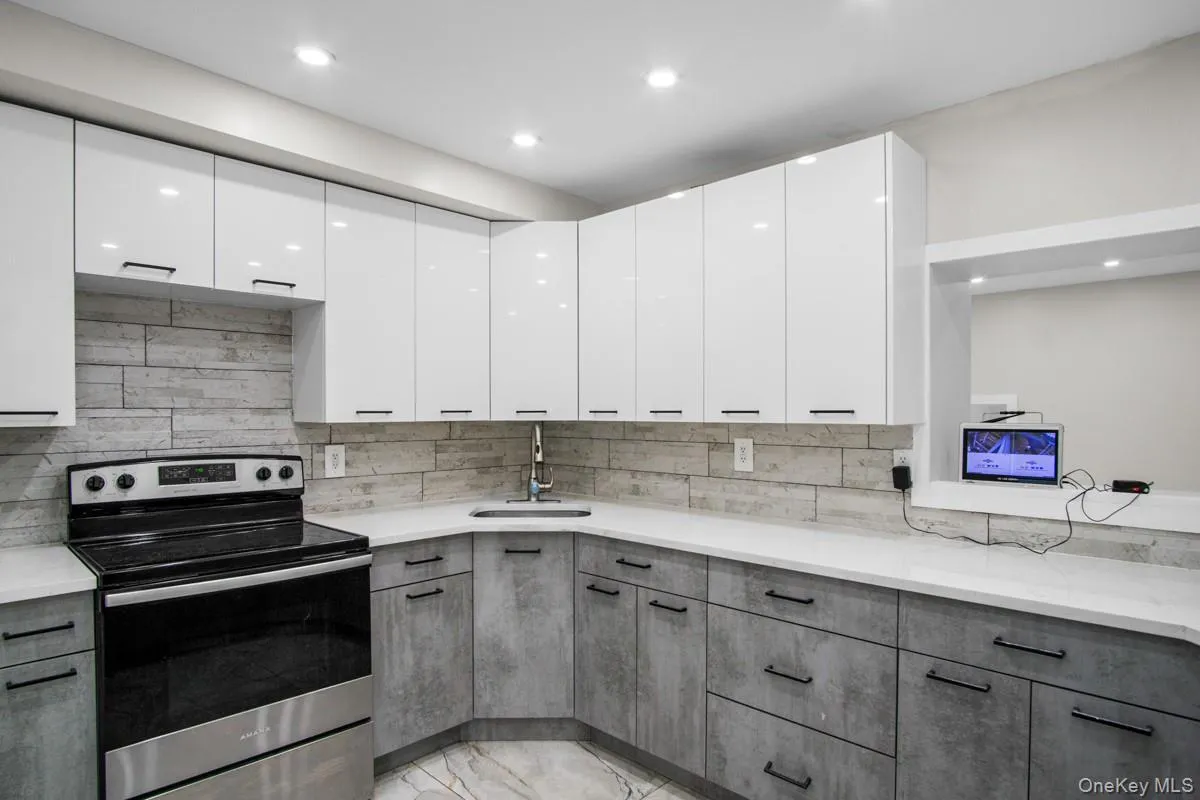 35 Woodcliff Avenue, Thompson, NY, 5 Bedrooms Bedrooms, 9 Rooms Rooms,2 BathroomsBathrooms,Residential,For Rent,Woodcliff,0,976063 35 Woodcliff Avenue, Thompson, NY, 5 Bedrooms Bedrooms, 9 Rooms Rooms,2 BathroomsBathrooms,Residential,For Rent,Woodcliff,0,976063
