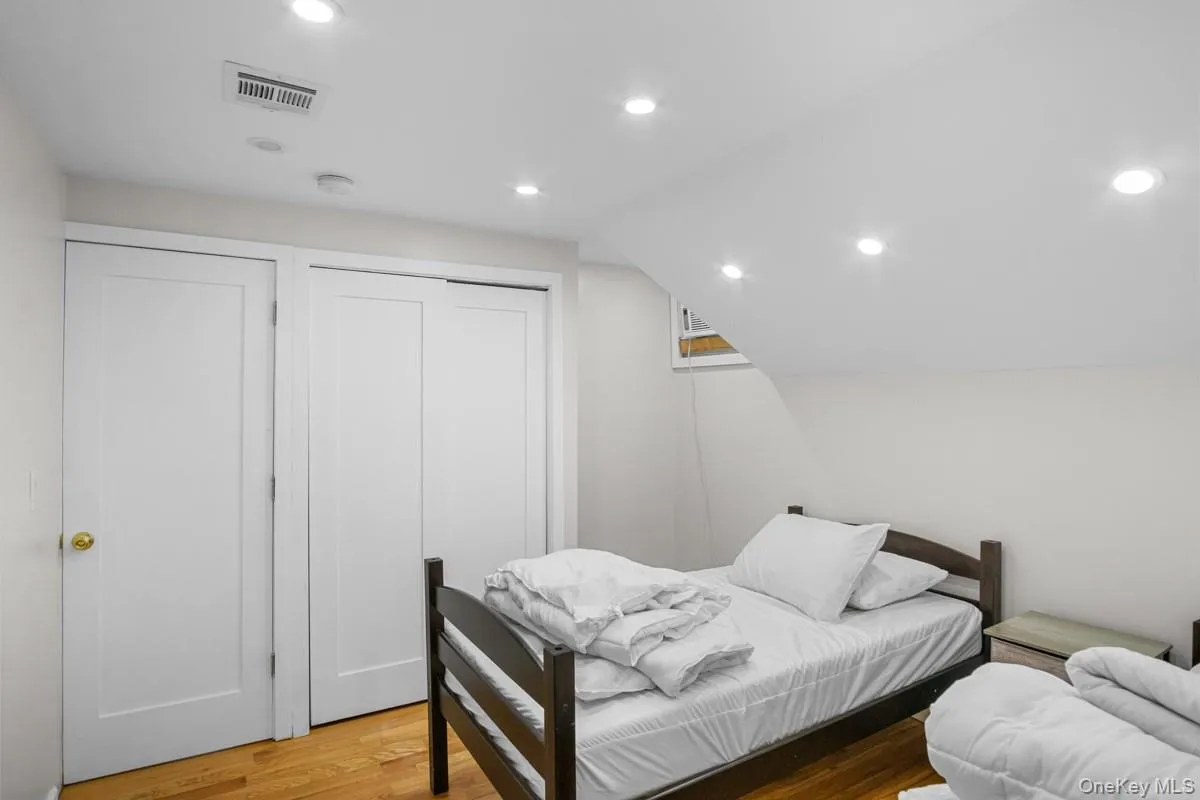 35 Woodcliff Avenue, Thompson, NY, 5 Bedrooms Bedrooms, 9 Rooms Rooms,2 BathroomsBathrooms,Residential,For Rent,Woodcliff,0,976063 35 Woodcliff Avenue, Thompson, NY, 5 Bedrooms Bedrooms, 9 Rooms Rooms,2 BathroomsBathrooms,Residential,For Rent,Woodcliff,0,976063