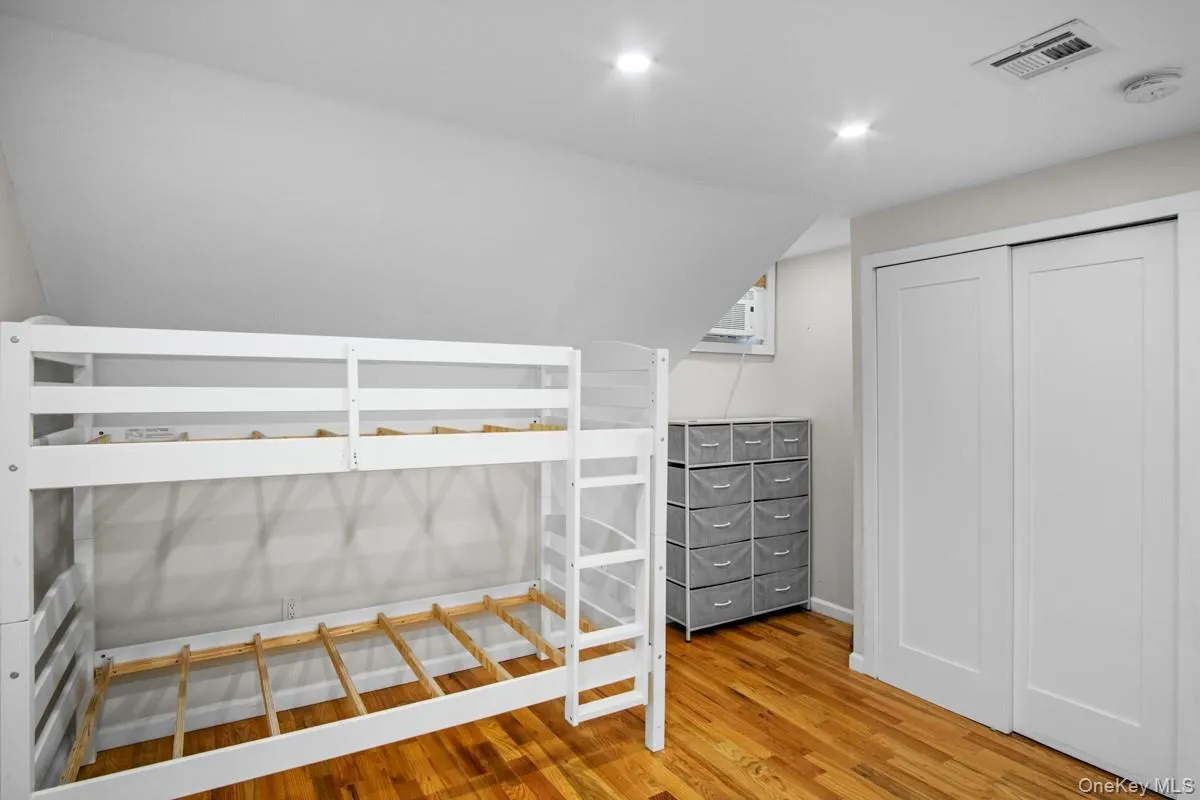 35 Woodcliff Avenue, Thompson, NY, 5 Bedrooms Bedrooms, 9 Rooms Rooms,2 BathroomsBathrooms,Residential,For Rent,Woodcliff,0,976063 35 Woodcliff Avenue, Thompson, NY, 5 Bedrooms Bedrooms, 9 Rooms Rooms,2 BathroomsBathrooms,Residential,For Rent,Woodcliff,0,976063