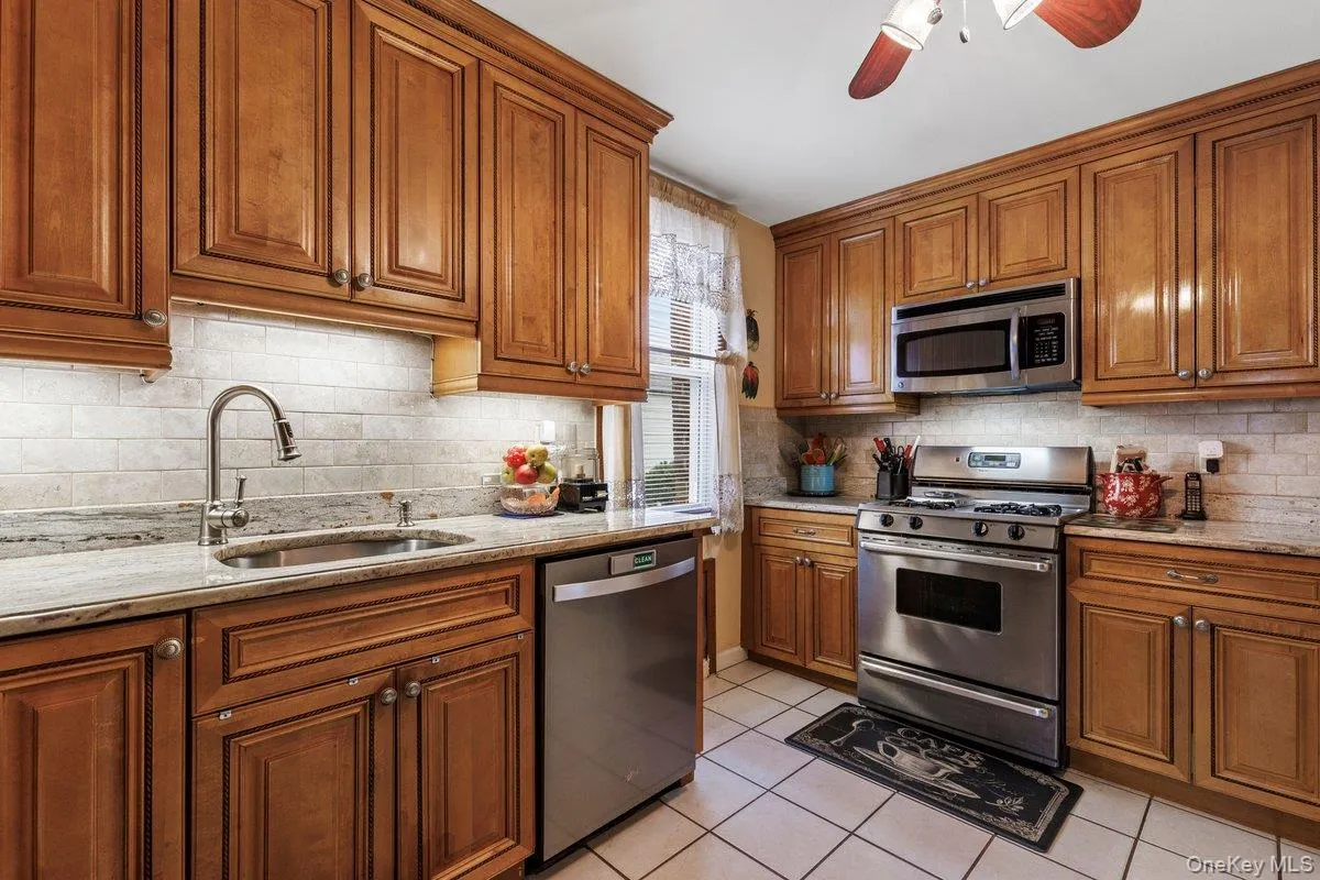 285 First Street, Yonkers, NY, 2 Bedrooms Bedrooms, 8 Rooms Rooms,1 BathroomBathrooms,Residential Sale,For Rent,First,0,976078 285 First Street, Yonkers, NY, 2 Bedrooms Bedrooms, 8 Rooms Rooms,1 BathroomBathrooms,Residential Sale,For Rent,First,0,976078