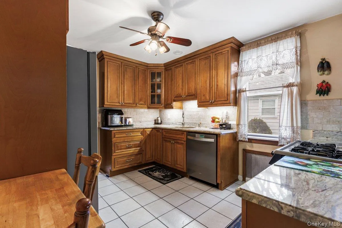 285 First Street, Yonkers, NY, 2 Bedrooms Bedrooms, 8 Rooms Rooms,1 BathroomBathrooms,Residential Sale,For Rent,First,0,976078 285 First Street, Yonkers, NY, 2 Bedrooms Bedrooms, 8 Rooms Rooms,1 BathroomBathrooms,Residential Sale,For Rent,First,0,976078