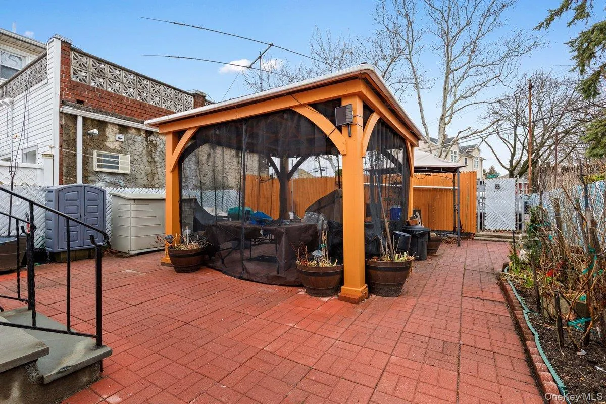 285 First Street, Yonkers, NY, 2 Bedrooms Bedrooms, 8 Rooms Rooms,1 BathroomBathrooms,Residential Sale,For Rent,First,0,976078 285 First Street, Yonkers, NY, 2 Bedrooms Bedrooms, 8 Rooms Rooms,1 BathroomBathrooms,Residential Sale,For Rent,First,0,976078