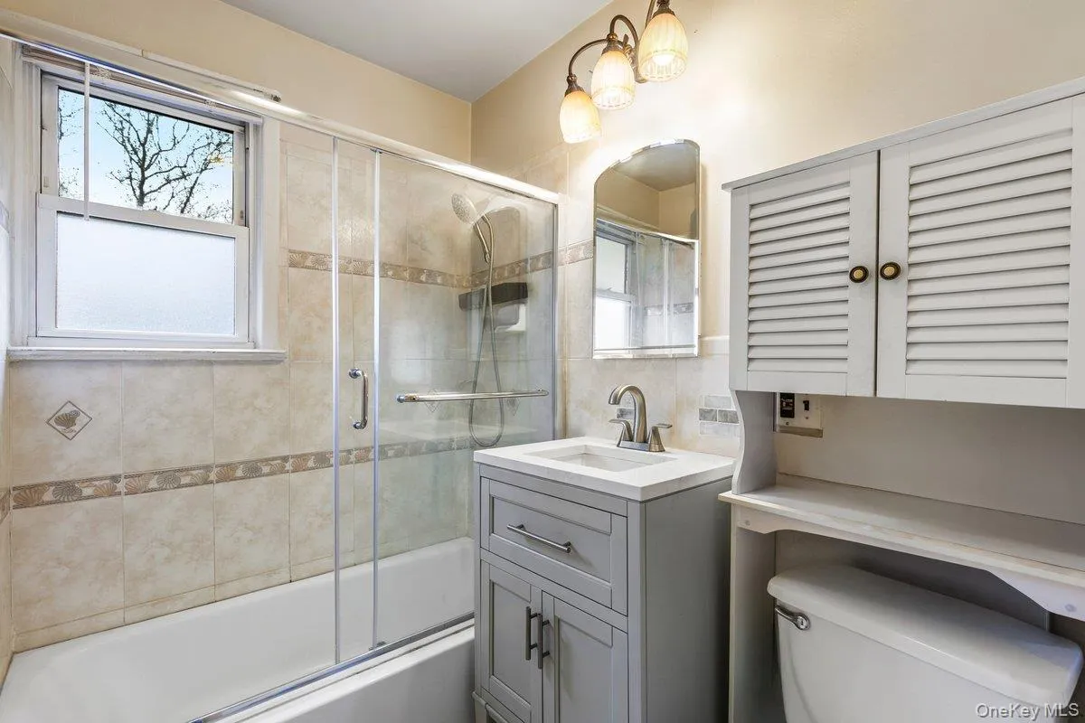 285 First Street, Yonkers, NY, 2 Bedrooms Bedrooms, 8 Rooms Rooms,1 BathroomBathrooms,Residential Sale,For Rent,First,0,976078 285 First Street, Yonkers, NY, 2 Bedrooms Bedrooms, 8 Rooms Rooms,1 BathroomBathrooms,Residential Sale,For Rent,First,0,976078