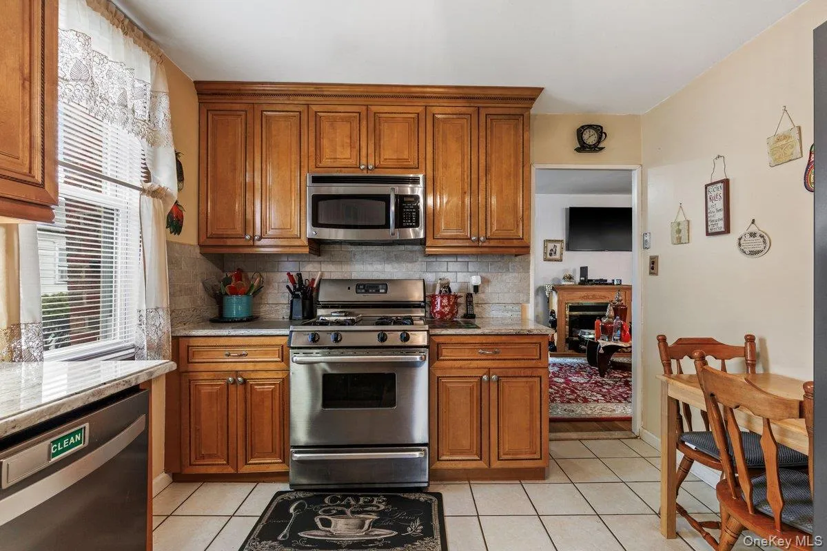 285 First Street, Yonkers, NY, 2 Bedrooms Bedrooms, 8 Rooms Rooms,1 BathroomBathrooms,Residential Sale,For Rent,First,0,976078 285 First Street, Yonkers, NY, 2 Bedrooms Bedrooms, 8 Rooms Rooms,1 BathroomBathrooms,Residential Sale,For Rent,First,0,976078