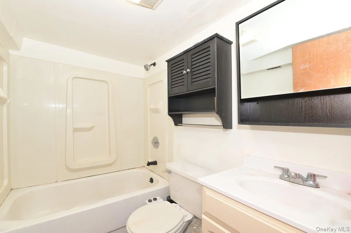 313 Warren Street, West Babylon, NY, 6 Bedrooms Bedrooms, 10 Rooms Rooms,2 BathroomsBathrooms,Residential,For Rent,Warren,0,976081 313 Warren Street, West Babylon, NY, 6 Bedrooms Bedrooms, 10 Rooms Rooms,2 BathroomsBathrooms,Residential,For Rent,Warren,0,976081