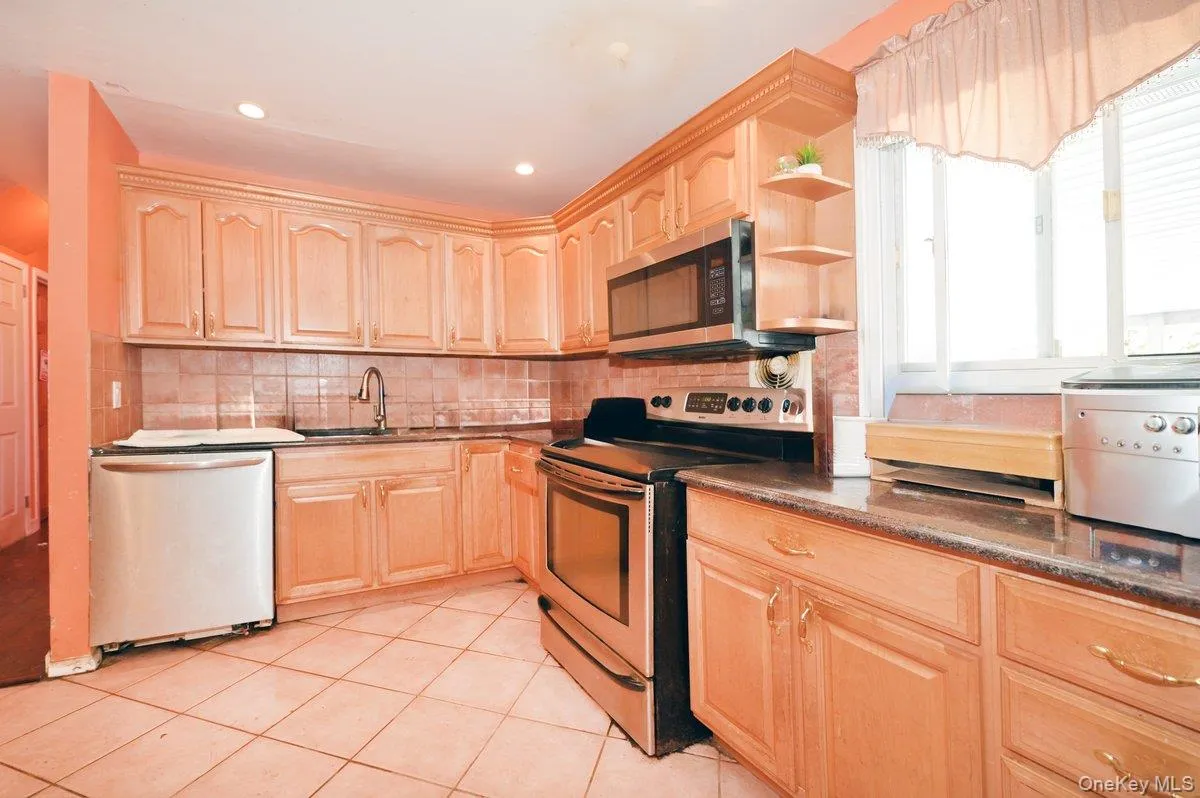 313 Warren Street, West Babylon, NY, 6 Bedrooms Bedrooms, 10 Rooms Rooms,2 BathroomsBathrooms,Residential,For Rent,Warren,0,976081 313 Warren Street, West Babylon, NY, 6 Bedrooms Bedrooms, 10 Rooms Rooms,2 BathroomsBathrooms,Residential,For Rent,Warren,0,976081