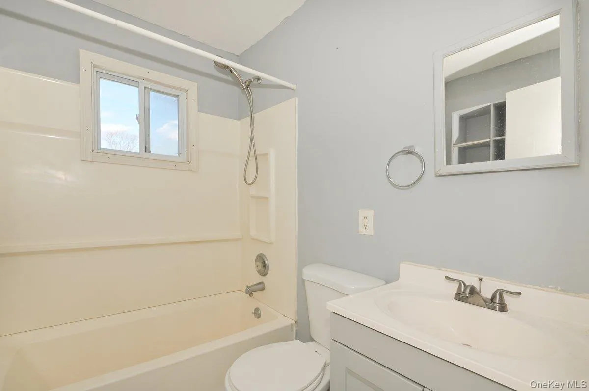 313 Warren Street, West Babylon, NY, 6 Bedrooms Bedrooms, 10 Rooms Rooms,2 BathroomsBathrooms,Residential,For Rent,Warren,0,976081 313 Warren Street, West Babylon, NY, 6 Bedrooms Bedrooms, 10 Rooms Rooms,2 BathroomsBathrooms,Residential,For Rent,Warren,0,976081