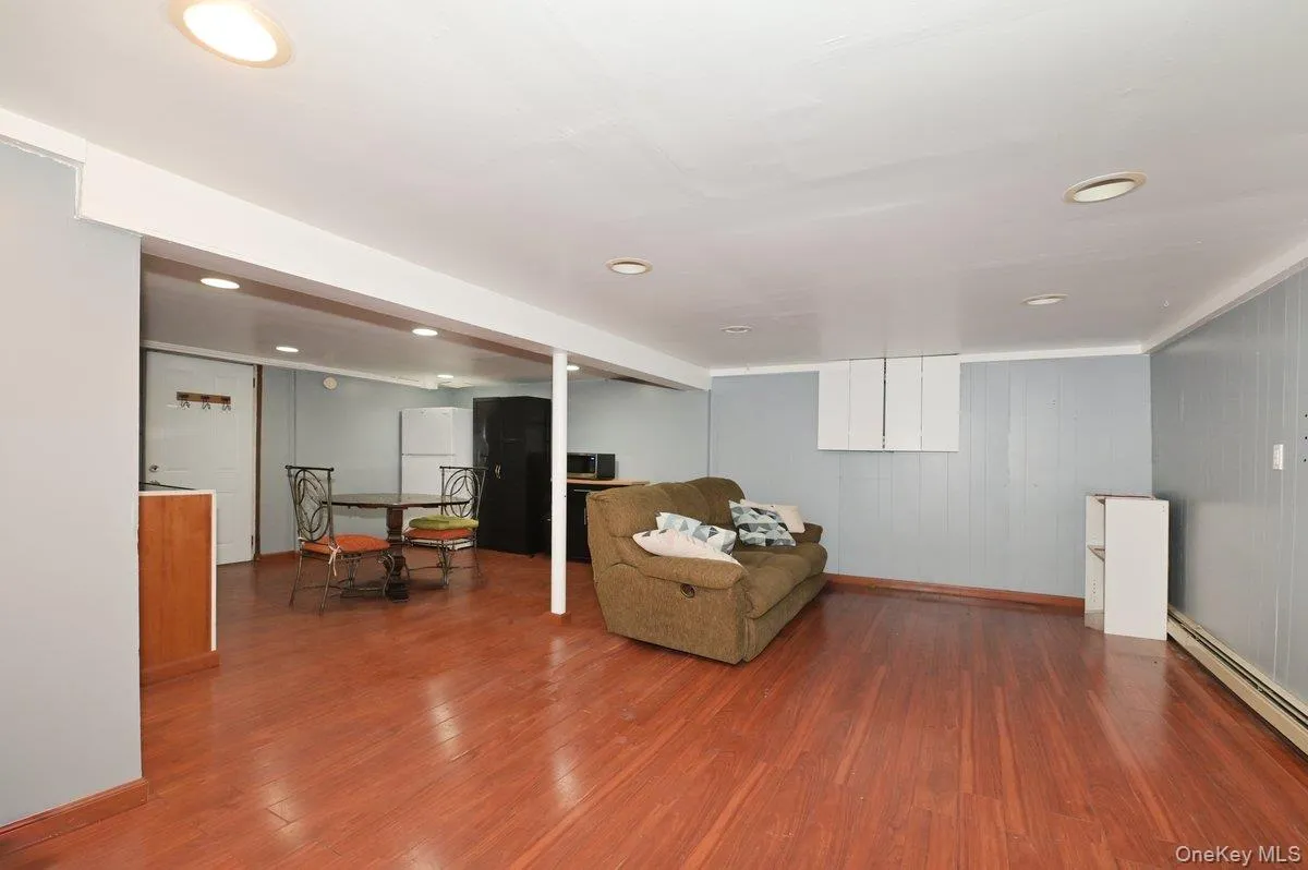313 Warren Street, West Babylon, NY, 6 Bedrooms Bedrooms, 10 Rooms Rooms,2 BathroomsBathrooms,Residential,For Rent,Warren,0,976081 313 Warren Street, West Babylon, NY, 6 Bedrooms Bedrooms, 10 Rooms Rooms,2 BathroomsBathrooms,Residential,For Rent,Warren,0,976081
