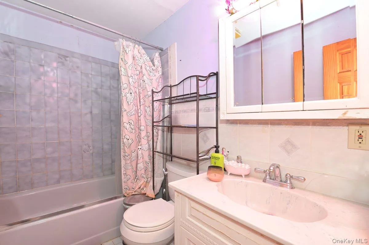 313 Warren Street, West Babylon, NY, 6 Bedrooms Bedrooms, 10 Rooms Rooms,2 BathroomsBathrooms,Residential,For Rent,Warren,0,976081 313 Warren Street, West Babylon, NY, 6 Bedrooms Bedrooms, 10 Rooms Rooms,2 BathroomsBathrooms,Residential,For Rent,Warren,0,976081