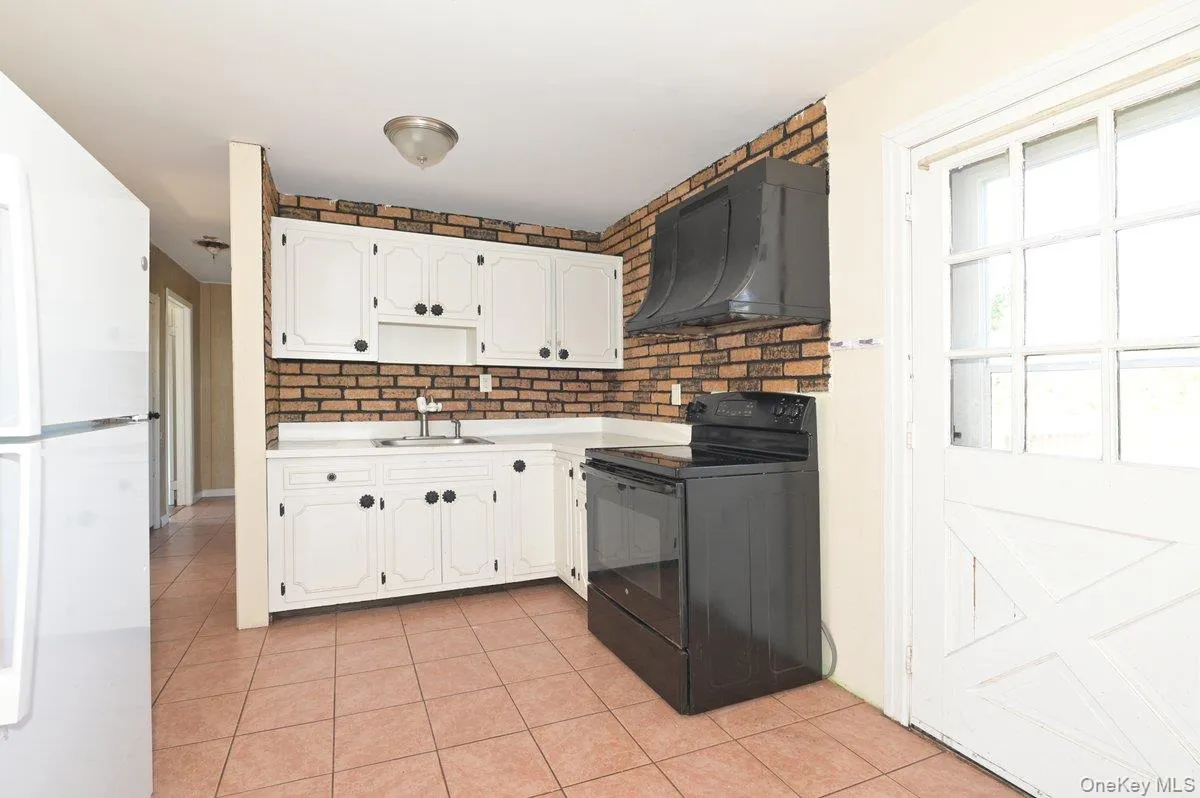 313 Warren Street, West Babylon, NY, 6 Bedrooms Bedrooms, 10 Rooms Rooms,2 BathroomsBathrooms,Residential,For Rent,Warren,0,976081 313 Warren Street, West Babylon, NY, 6 Bedrooms Bedrooms, 10 Rooms Rooms,2 BathroomsBathrooms,Residential,For Rent,Warren,0,976081