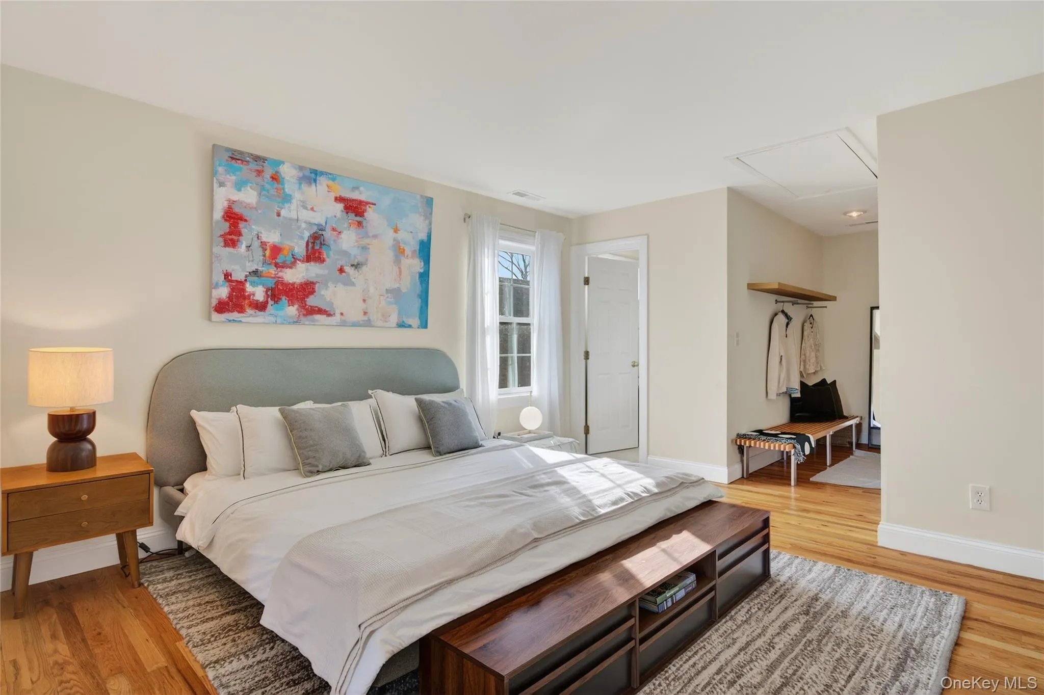 Has a sitting area and en suite bath Has a sitting area and en suite bath