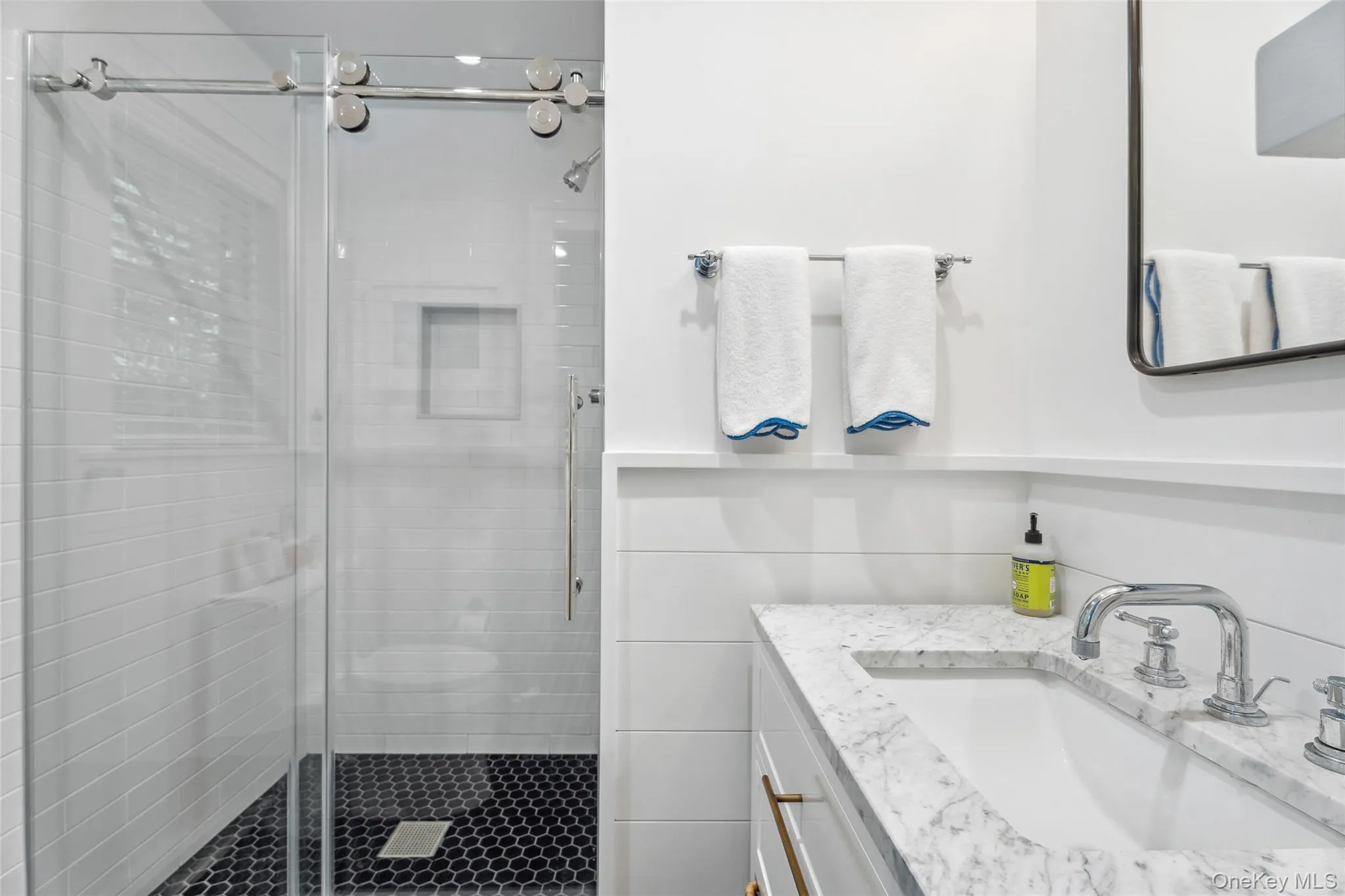 42 Oak Street, Southampton, NY, 3 Bedrooms Bedrooms, 7 Rooms Rooms,2 BathroomsBathrooms,Residential Lease,For Rent,Oak,0,976135 42 Oak Street, Southampton, NY, 3 Bedrooms Bedrooms, 7 Rooms Rooms,2 BathroomsBathrooms,Residential Lease,For Rent,Oak,0,976135