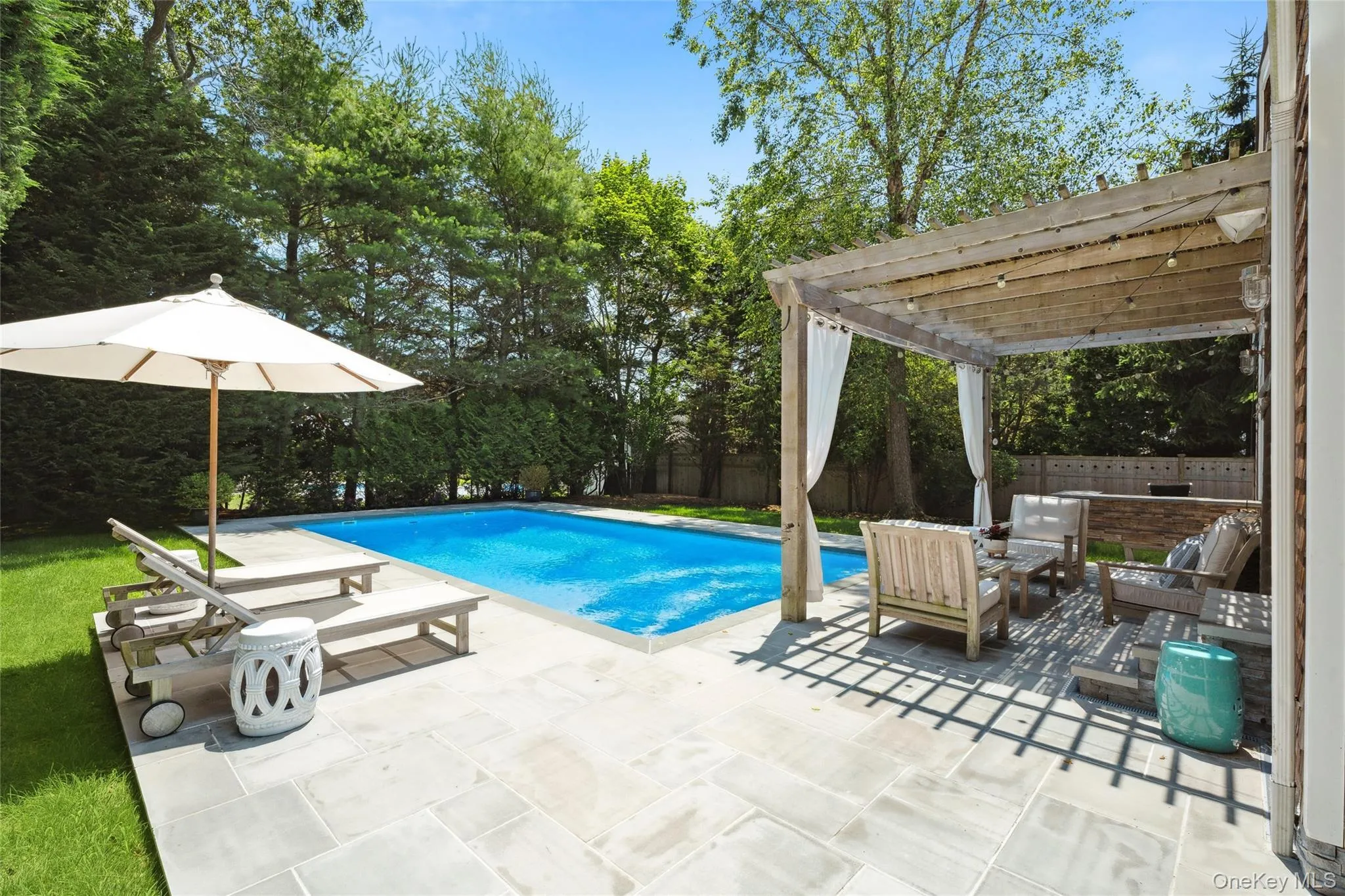 42 Oak Street, Southampton, NY, 3 Bedrooms Bedrooms, 7 Rooms Rooms,2 BathroomsBathrooms,Residential Lease,For Rent,Oak,0,976135 42 Oak Street, Southampton, NY, 3 Bedrooms Bedrooms, 7 Rooms Rooms,2 BathroomsBathrooms,Residential Lease,For Rent,Oak,0,976135