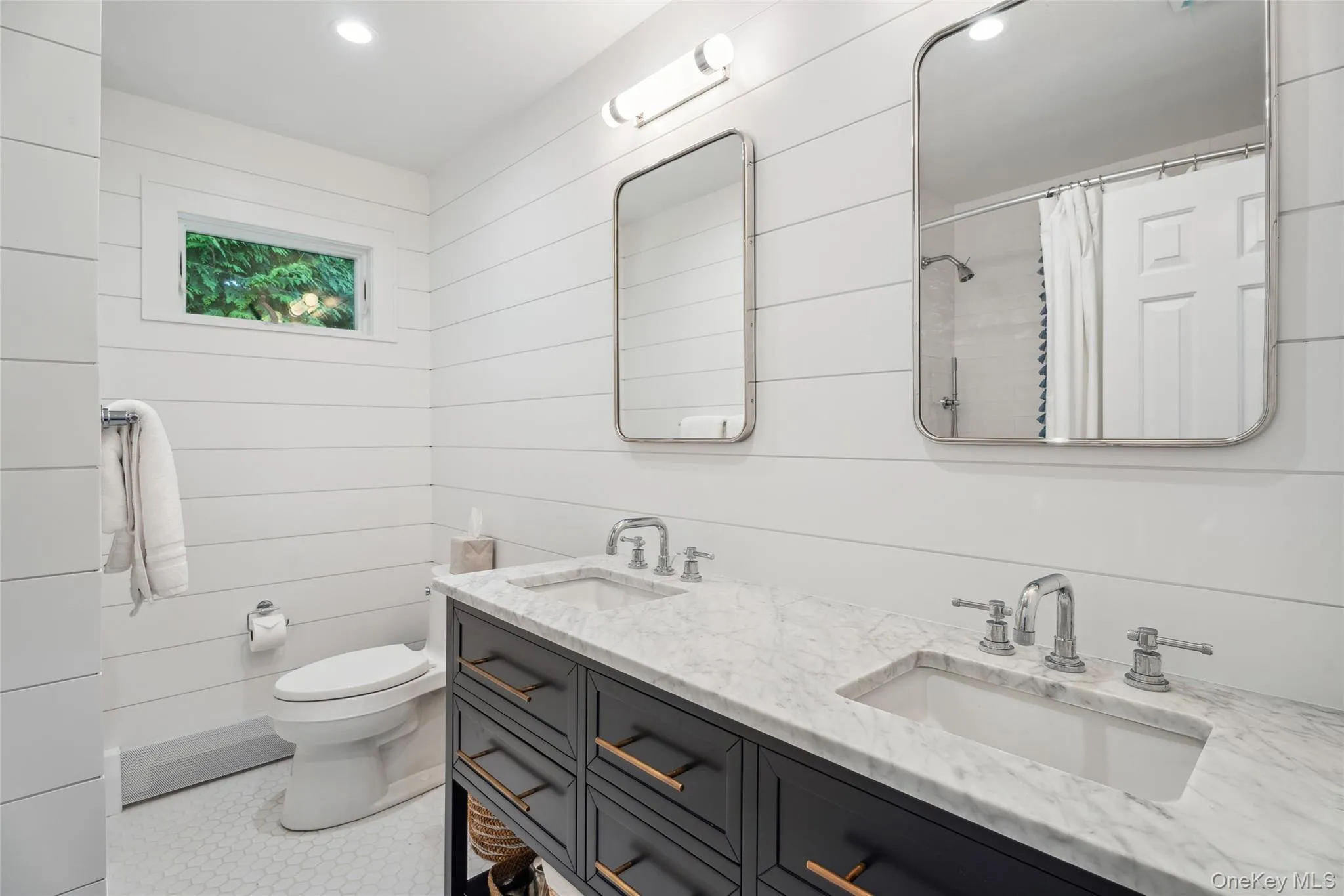 42 Oak Street, Southampton, NY, 3 Bedrooms Bedrooms, 7 Rooms Rooms,2 BathroomsBathrooms,Residential Lease,For Rent,Oak,0,976135 42 Oak Street, Southampton, NY, 3 Bedrooms Bedrooms, 7 Rooms Rooms,2 BathroomsBathrooms,Residential Lease,For Rent,Oak,0,976135