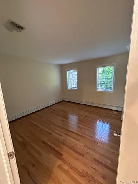 4 Orton Drive, Huntington, NY, 1 Bedroom Bedrooms, 3 Rooms Rooms,1 BathroomBathrooms,Residential Lease,For Rent,Orton,0,976148 4 Orton Drive, Huntington, NY, 1 Bedroom Bedrooms, 3 Rooms Rooms,1 BathroomBathrooms,Residential Lease,For Rent,Orton,0,976148