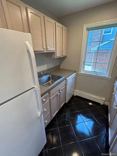 4 Orton Drive, Huntington, NY, 1 Bedroom Bedrooms, 3 Rooms Rooms,1 BathroomBathrooms,Residential Lease,For Rent,Orton,0,976148 4 Orton Drive, Huntington, NY, 1 Bedroom Bedrooms, 3 Rooms Rooms,1 BathroomBathrooms,Residential Lease,For Rent,Orton,0,976148