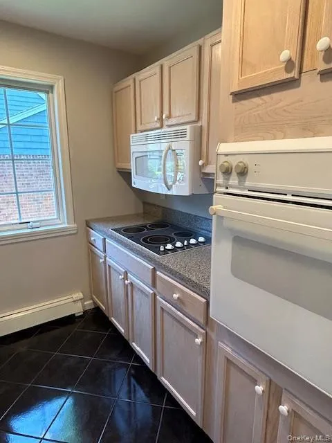 4 Orton Drive, Huntington, NY, 1 Bedroom Bedrooms, 3 Rooms Rooms,1 BathroomBathrooms,Residential Lease,For Rent,Orton,0,976148 4 Orton Drive, Huntington, NY, 1 Bedroom Bedrooms, 3 Rooms Rooms,1 BathroomBathrooms,Residential Lease,For Rent,Orton,0,976148
