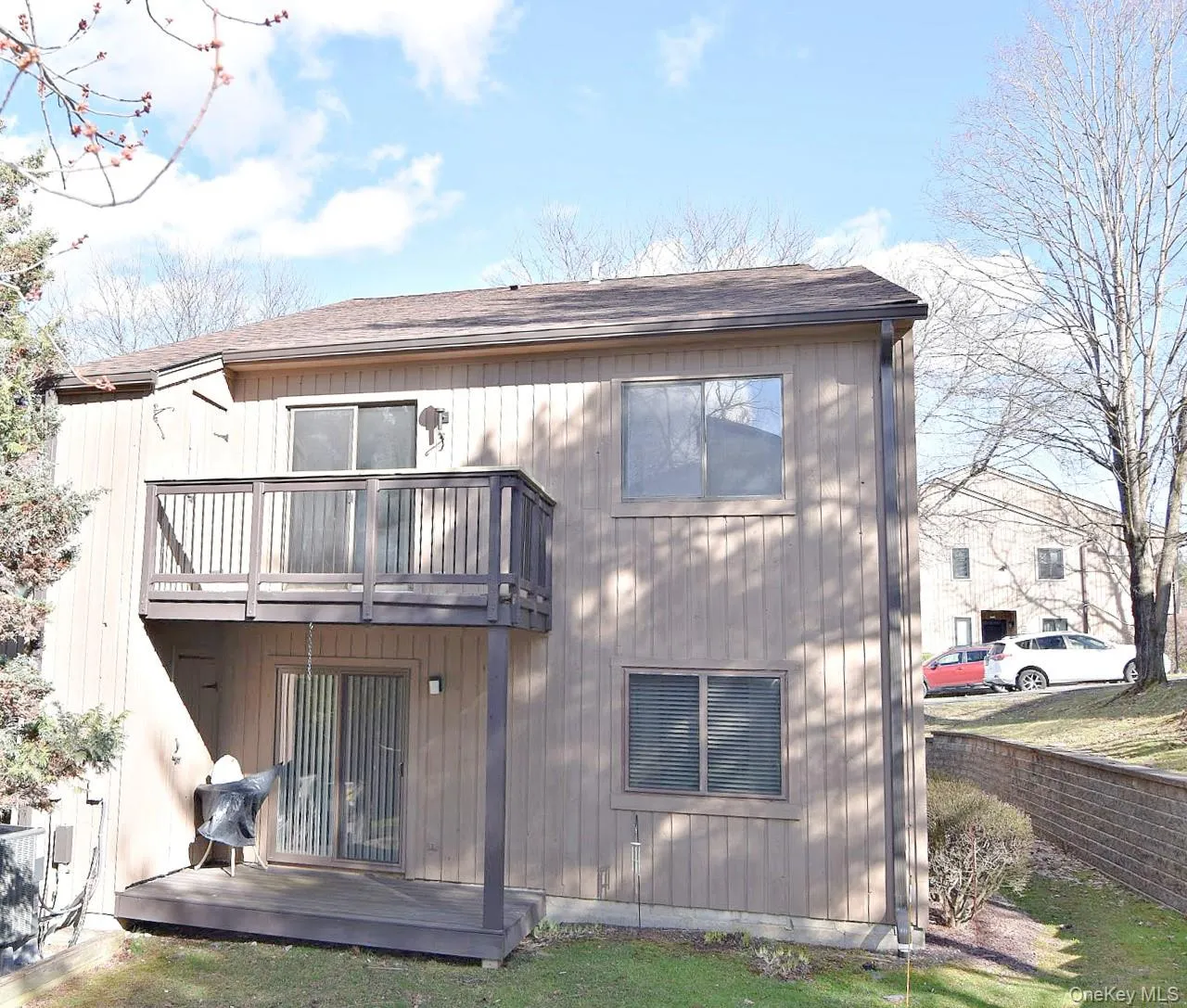 The unit is on the second floor with a balcony The unit is on the second floor with a balcony
