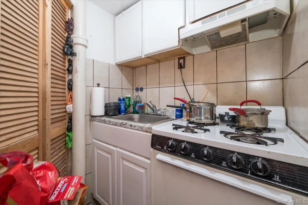 2515 Eastchester Road, New York, NY, 4 Bedrooms Bedrooms, 6 Rooms Rooms,2 BathroomsBathrooms,Residential,For Rent,Eastchester,0,976172 2515 Eastchester Road, New York, NY, 4 Bedrooms Bedrooms, 6 Rooms Rooms,2 BathroomsBathrooms,Residential,For Rent,Eastchester,0,976172