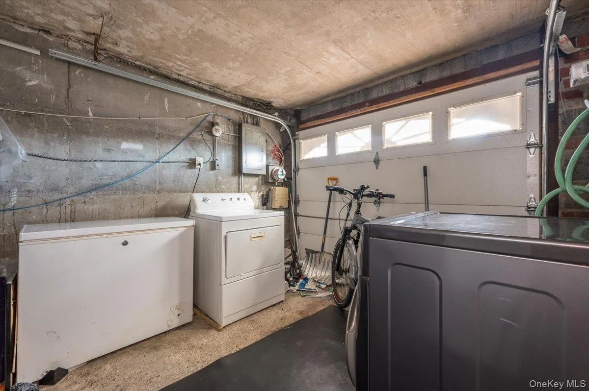 2515 Eastchester Road, New York, NY, 4 Bedrooms Bedrooms, 6 Rooms Rooms,2 BathroomsBathrooms,Residential,For Rent,Eastchester,0,976172 2515 Eastchester Road, New York, NY, 4 Bedrooms Bedrooms, 6 Rooms Rooms,2 BathroomsBathrooms,Residential,For Rent,Eastchester,0,976172