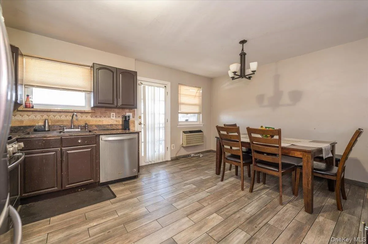 2515 Eastchester Road, New York, NY, 4 Bedrooms Bedrooms, 6 Rooms Rooms,2 BathroomsBathrooms,Residential,For Rent,Eastchester,0,976172 2515 Eastchester Road, New York, NY, 4 Bedrooms Bedrooms, 6 Rooms Rooms,2 BathroomsBathrooms,Residential,For Rent,Eastchester,0,976172