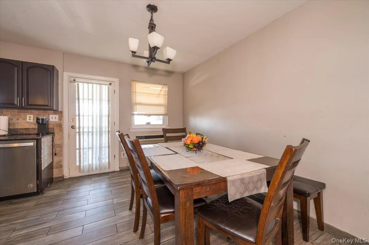 2515 Eastchester Road, New York, NY, 4 Bedrooms Bedrooms, 6 Rooms Rooms,2 BathroomsBathrooms,Residential,For Rent,Eastchester,0,976172 2515 Eastchester Road, New York, NY, 4 Bedrooms Bedrooms, 6 Rooms Rooms,2 BathroomsBathrooms,Residential,For Rent,Eastchester,0,976172