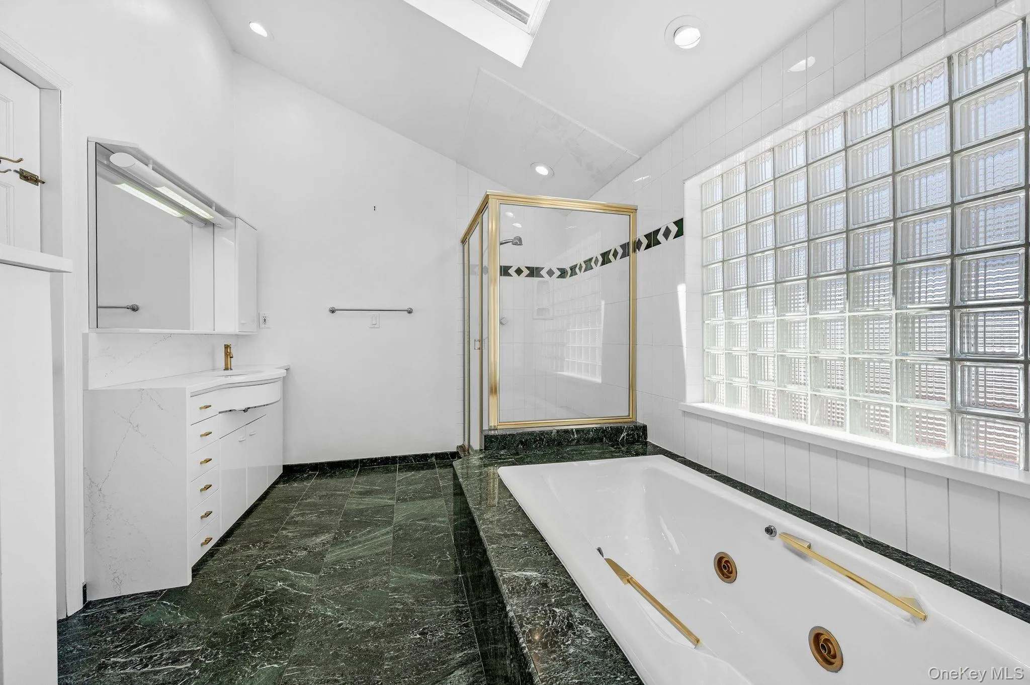 3 Glen Way, Huntington, NY, 4 Bedrooms Bedrooms, 8 Rooms Rooms,2 BathroomsBathrooms,Residential,For Rent,Glen,0,976192 3 Glen Way, Huntington, NY, 4 Bedrooms Bedrooms, 8 Rooms Rooms,2 BathroomsBathrooms,Residential,For Rent,Glen,0,976192