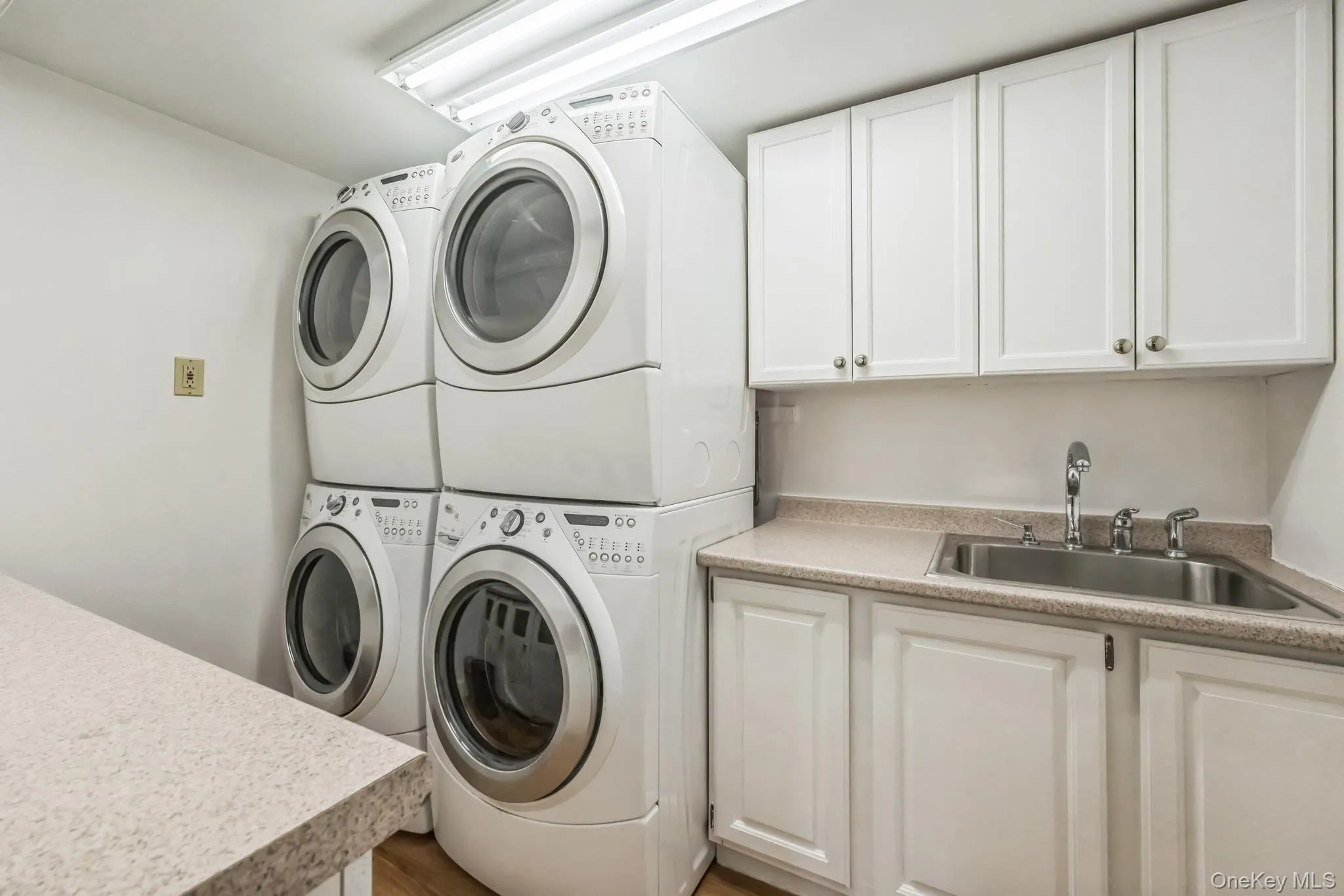 3 Glen Way, Huntington, NY, 4 Bedrooms Bedrooms, 8 Rooms Rooms,2 BathroomsBathrooms,Residential,For Rent,Glen,0,976192 3 Glen Way, Huntington, NY, 4 Bedrooms Bedrooms, 8 Rooms Rooms,2 BathroomsBathrooms,Residential,For Rent,Glen,0,976192