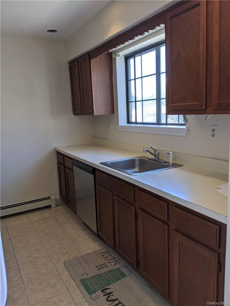 22 Brittany Drive, Middletown, NY, 2 Bedrooms Bedrooms, 5 Rooms Rooms,1 BathroomBathrooms,Residential Lease,For Rent,Brittany,0,976193 22 Brittany Drive, Middletown, NY, 2 Bedrooms Bedrooms, 5 Rooms Rooms,1 BathroomBathrooms,Residential Lease,For Rent,Brittany,0,976193