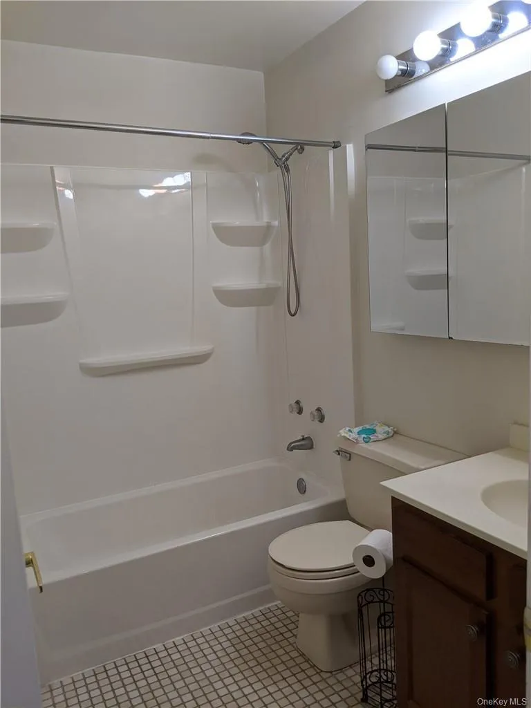 22 Brittany Drive, Middletown, NY, 2 Bedrooms Bedrooms, 5 Rooms Rooms,1 BathroomBathrooms,Residential Lease,For Rent,Brittany,0,976193 22 Brittany Drive, Middletown, NY, 2 Bedrooms Bedrooms, 5 Rooms Rooms,1 BathroomBathrooms,Residential Lease,For Rent,Brittany,0,976193